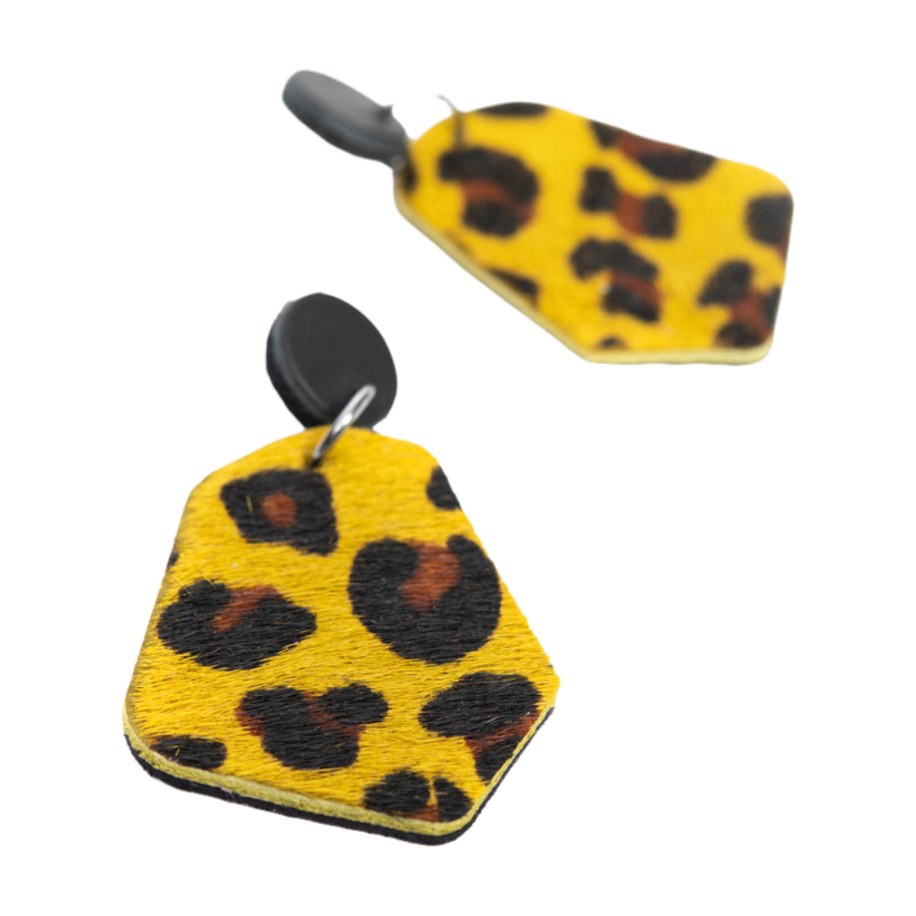 Granges geometric leather earrings model DÉLIMA