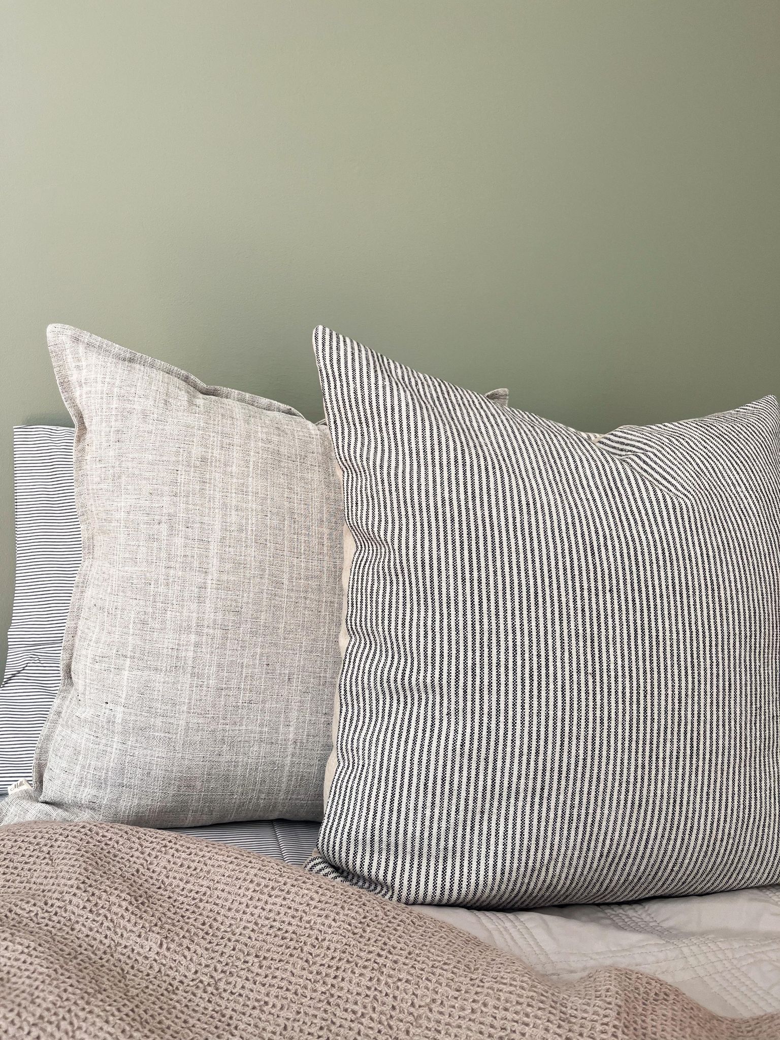 Housse de coussin Lina | Tissage fin neutral avec "brides"