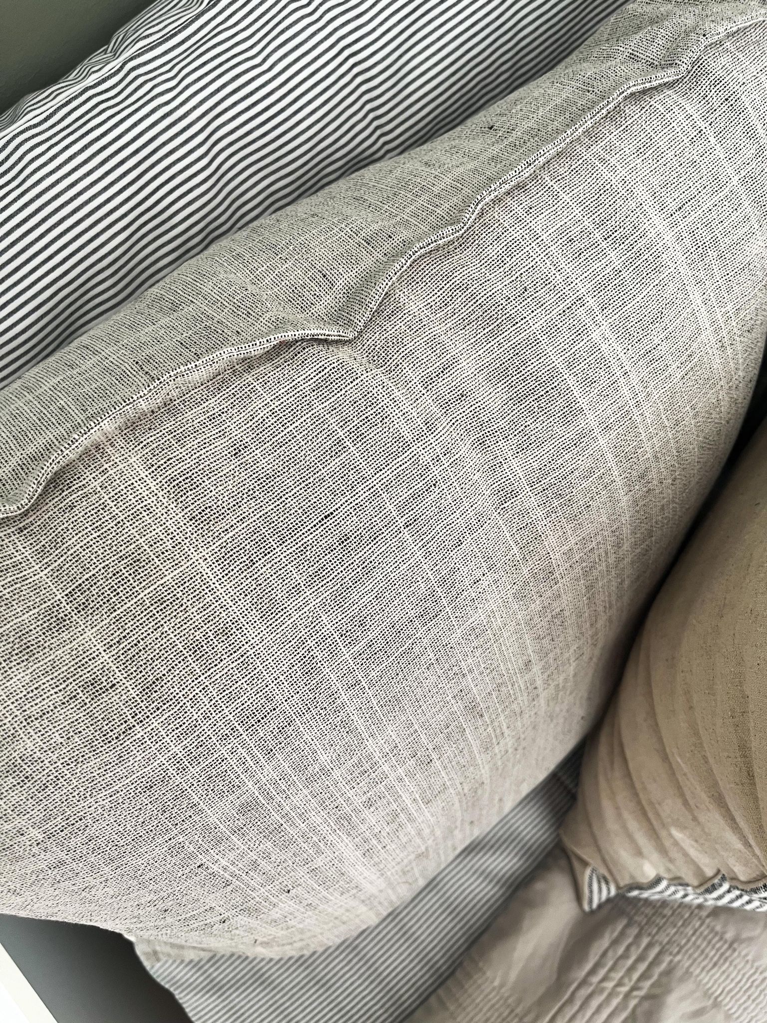 Housse de coussin Lina | Tissage fin neutral avec "brides"