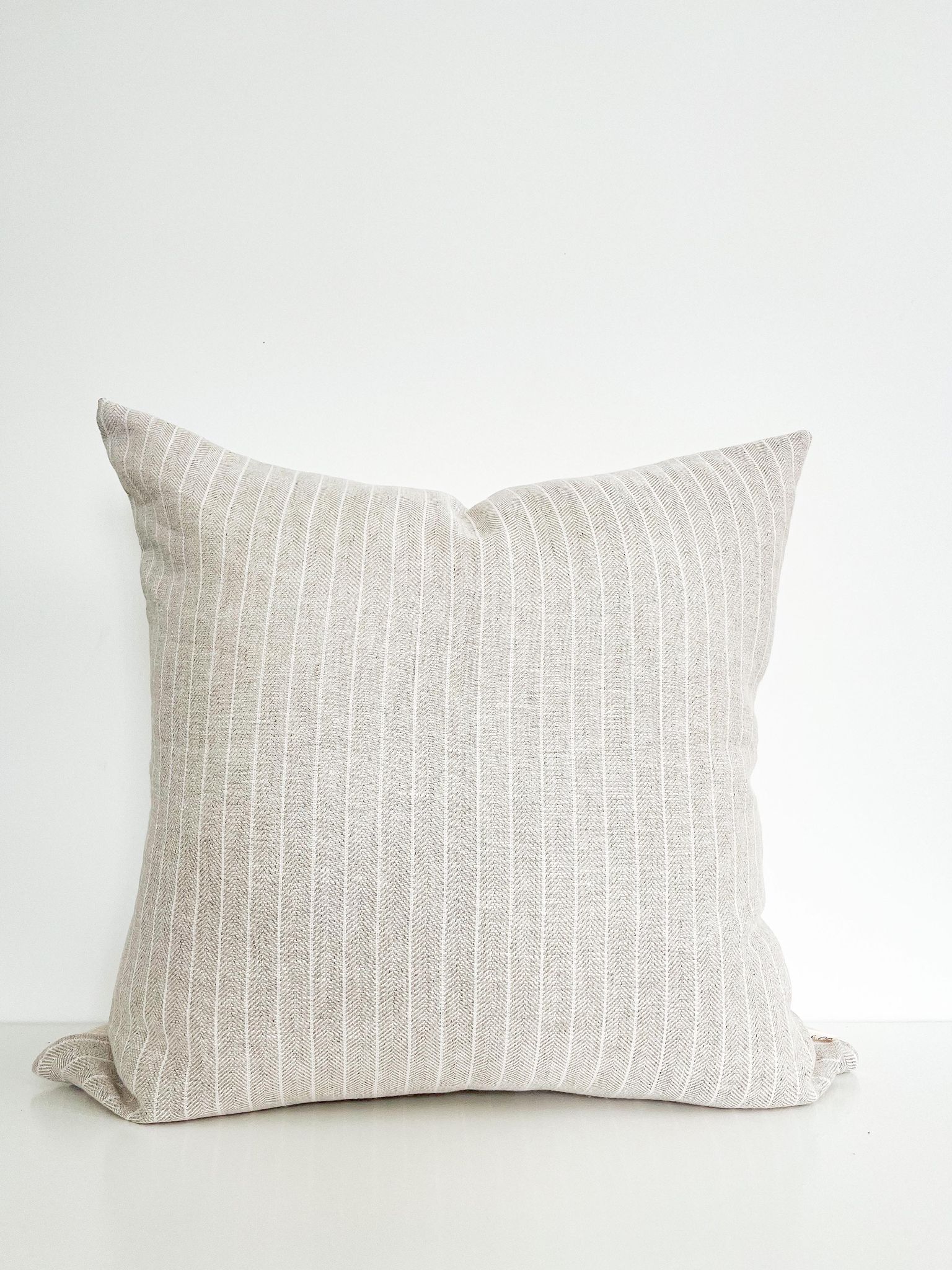 Housse de coussin Myra | Lin rayé délicat