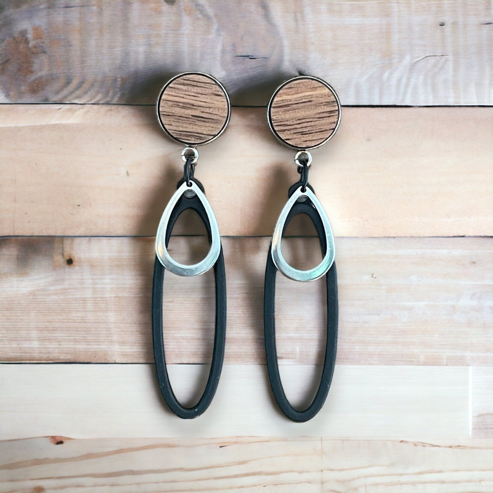 Boucles gouttes et clous d’oreIles bois - M Fantaisies Bijoux Artisanaux