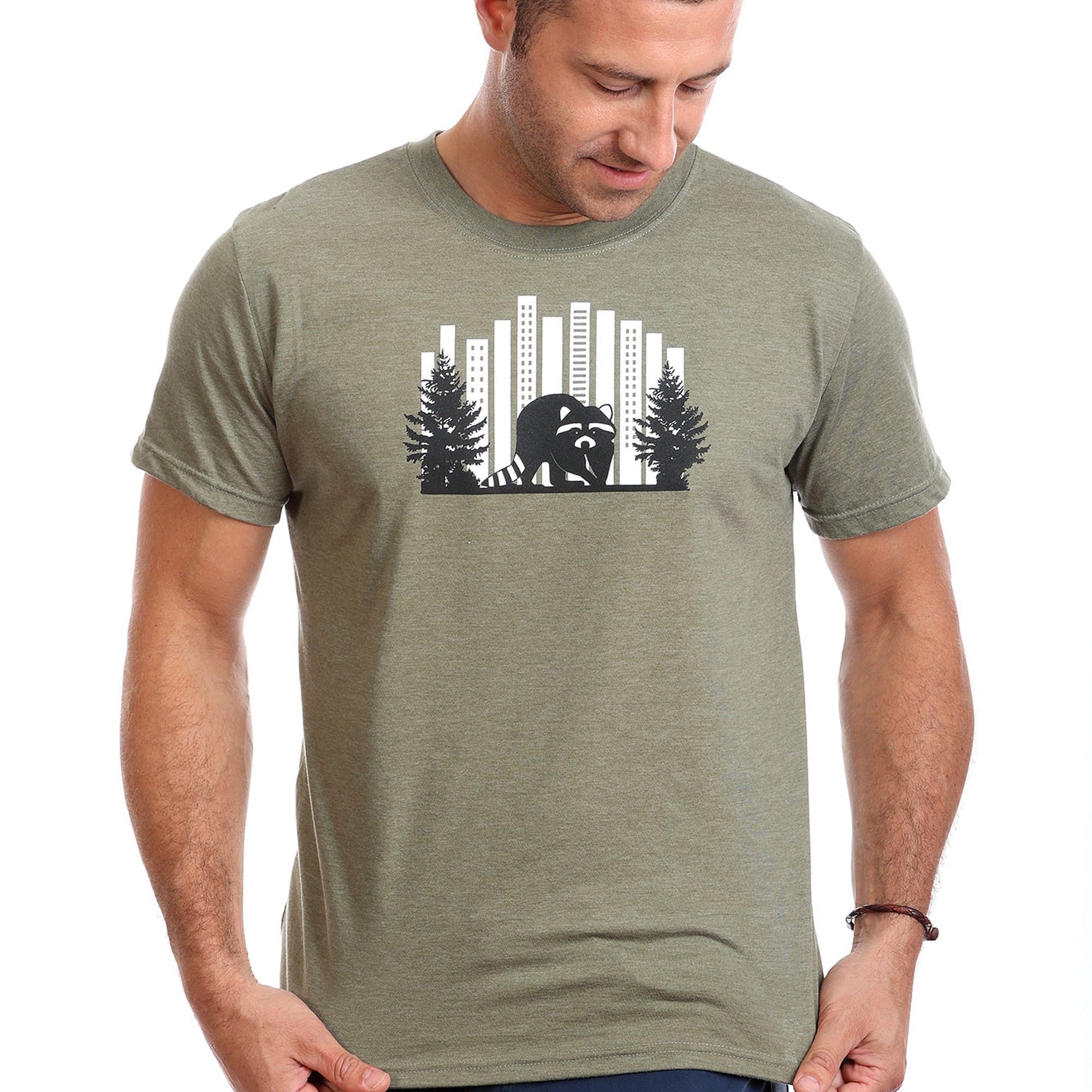 T-shirt Raton laveur vert kaki porté, vue de trois quarts