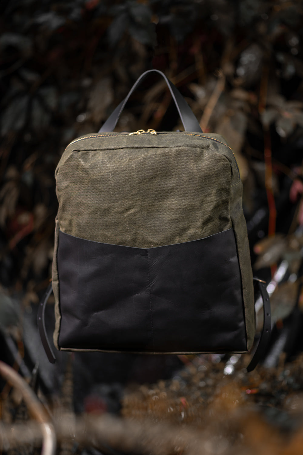 Sac à dos en cuir et coton ciré modèle GILFORD