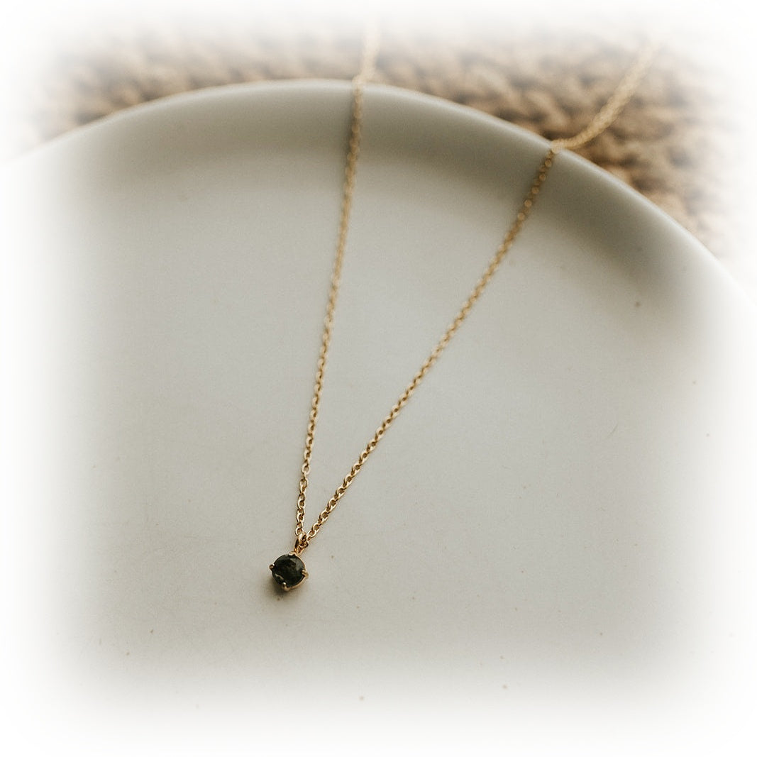 Zoé chain, gold version