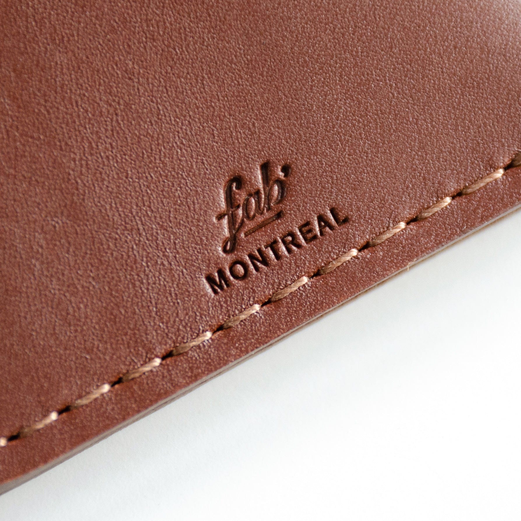 Portefeuille vertical en cuir brun