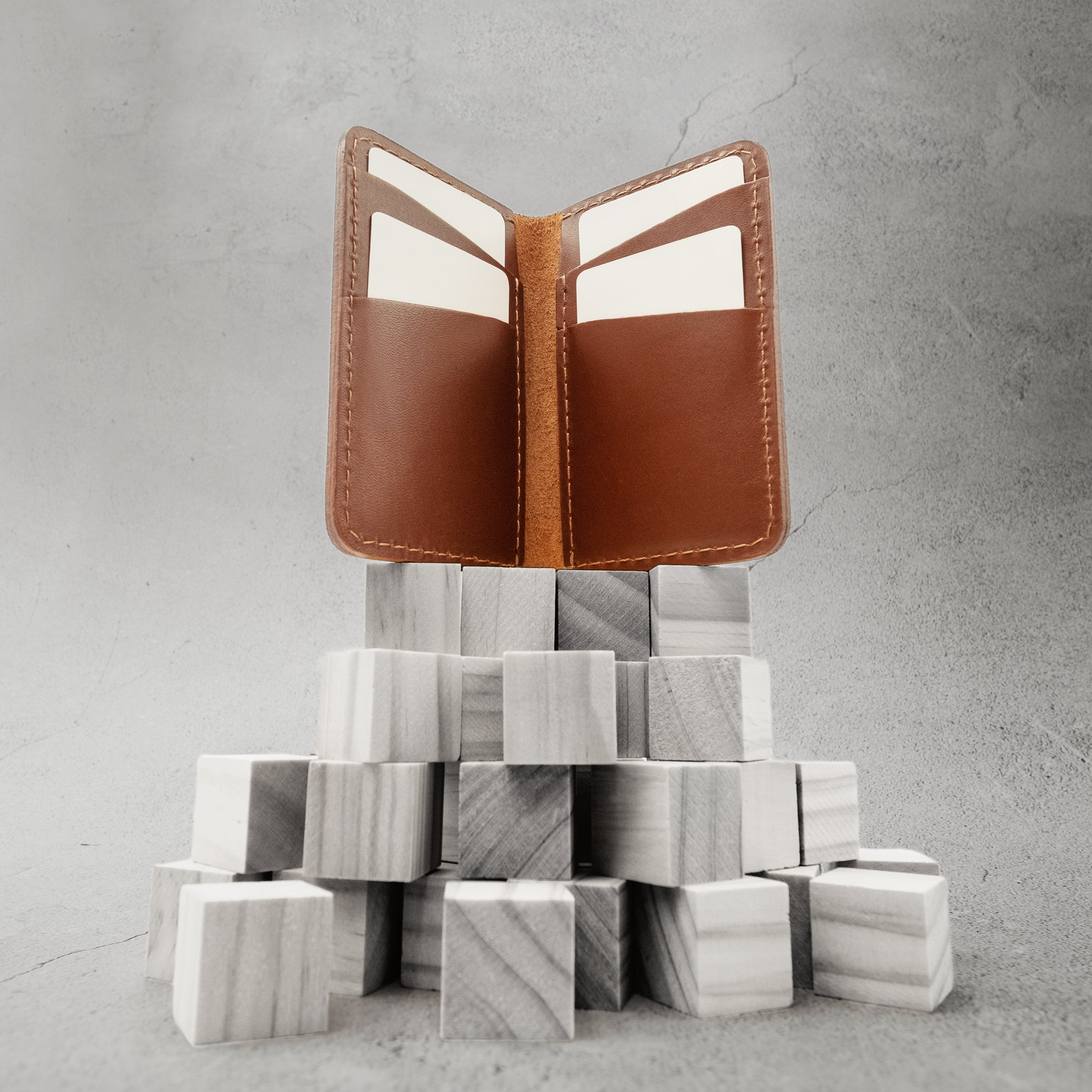 Portefeuille vertical en cuir brun