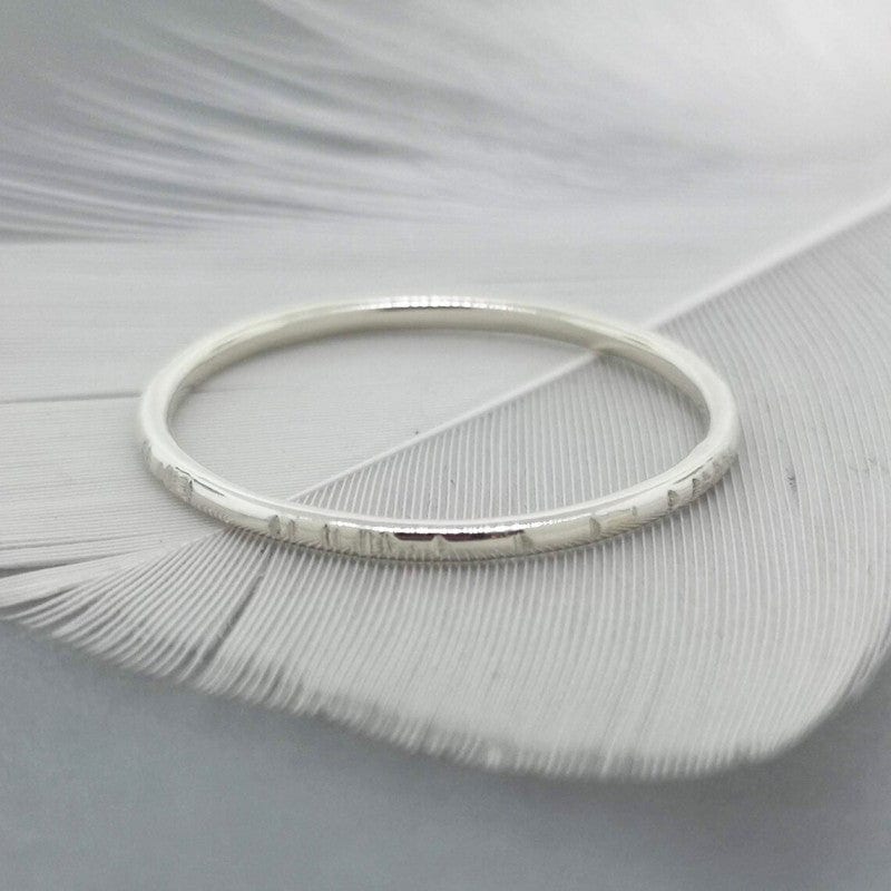 Bague empilable petites lignes